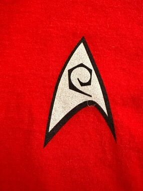 Large 2015 Star Trek CBS Studios Inc. Red Graphic Shirt